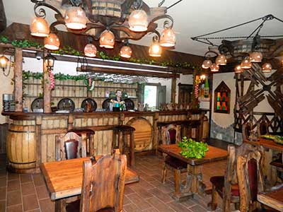 Отделка ресторанов под старину, бар и кафе в старинном стиле.